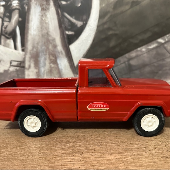 VTG red Tonka Jeep truck - Picture 2 of 7